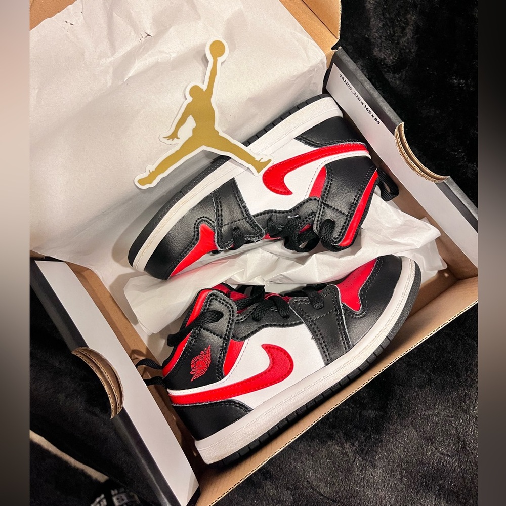 Toddler Jordan’s 9c BlackRedWhite 🖤❤️🤍
